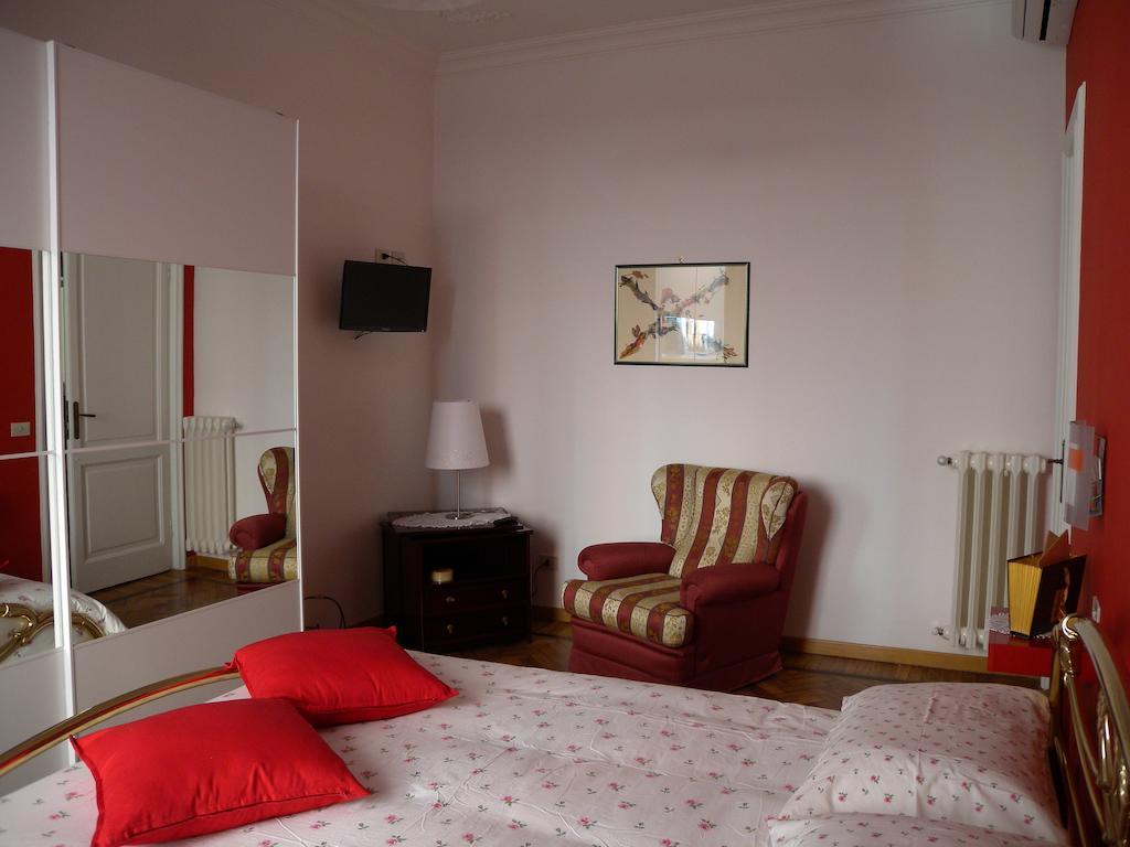 Tra Santi E Poeti Apartment *